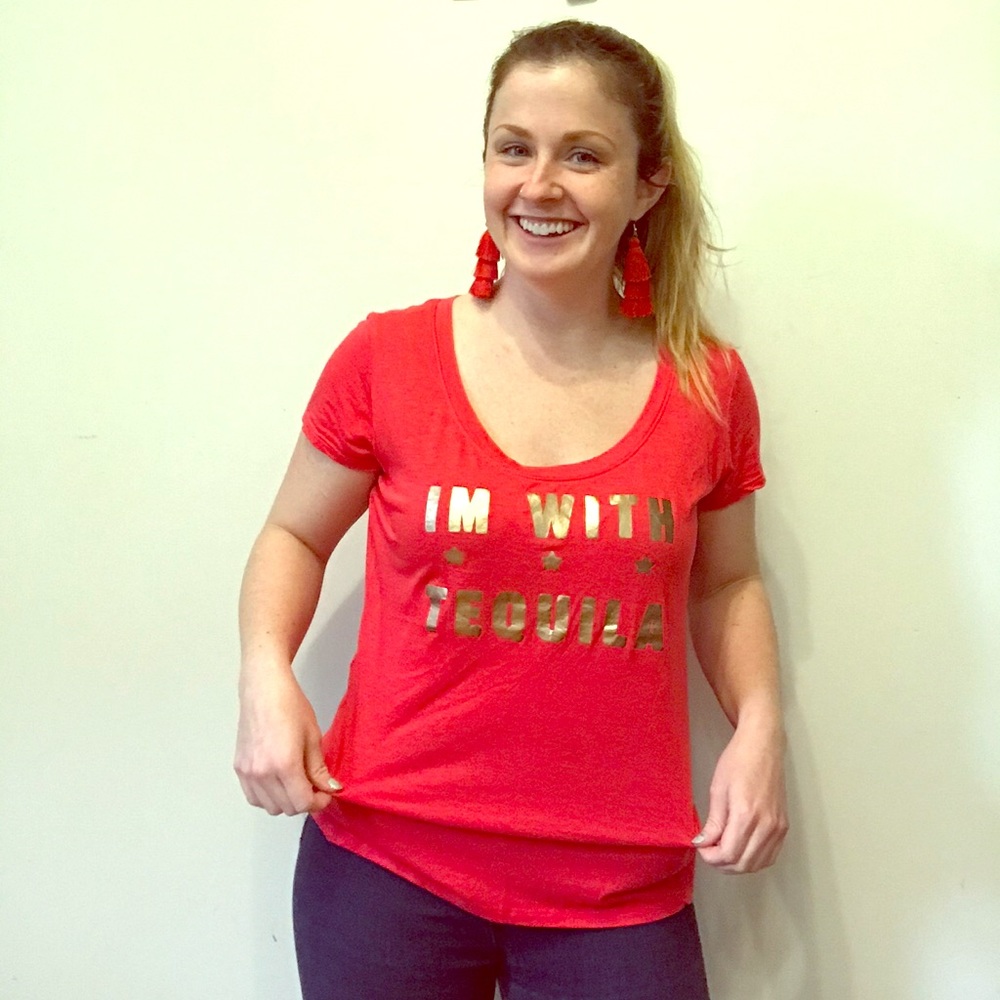 Graphic Tee - “I’m with tequila” 💃🏼🍹